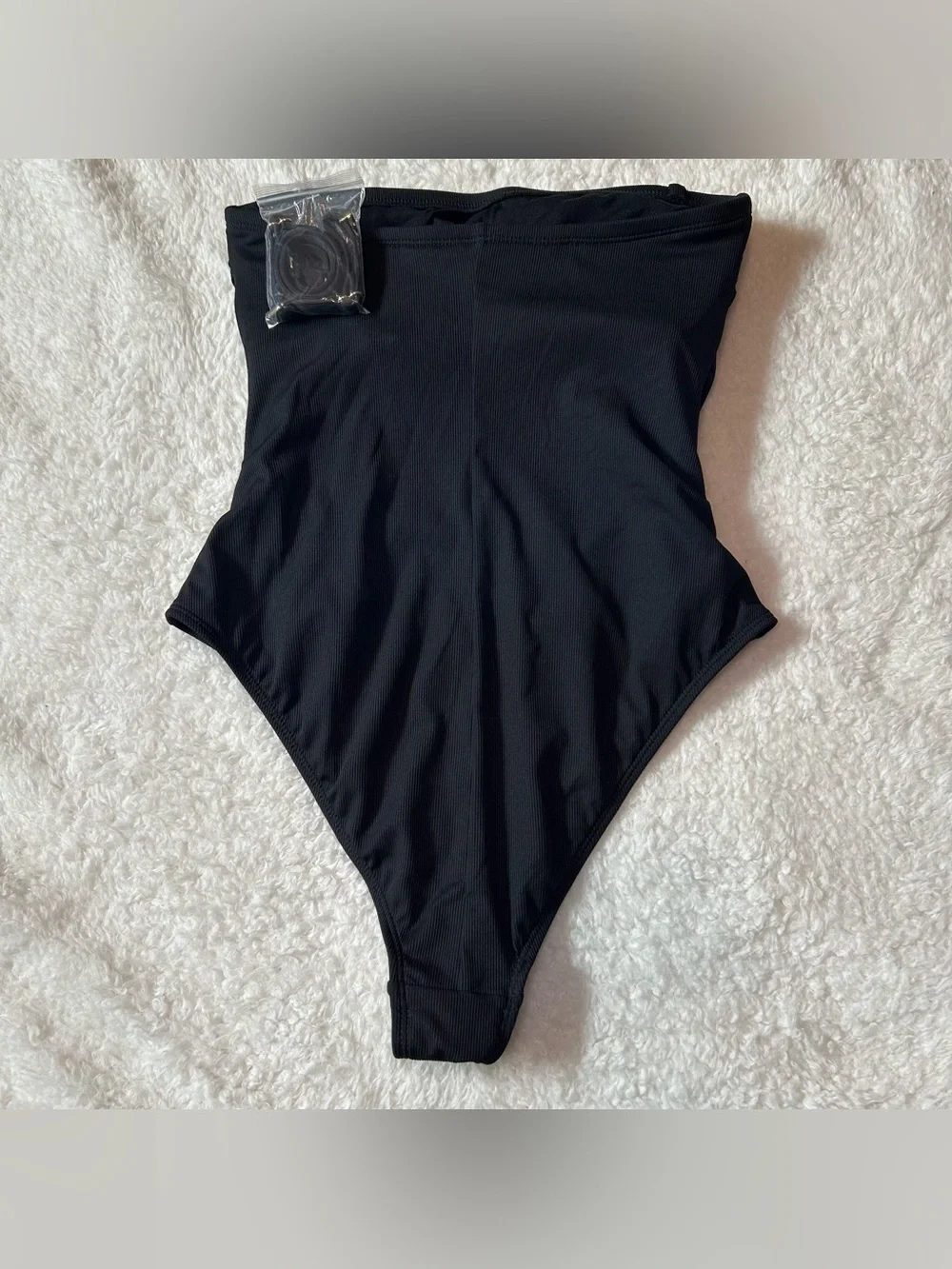 Shade & Shore Women’s Black Ribbed Bandeau One Piece Swimsuit Medium Cheeky NEW